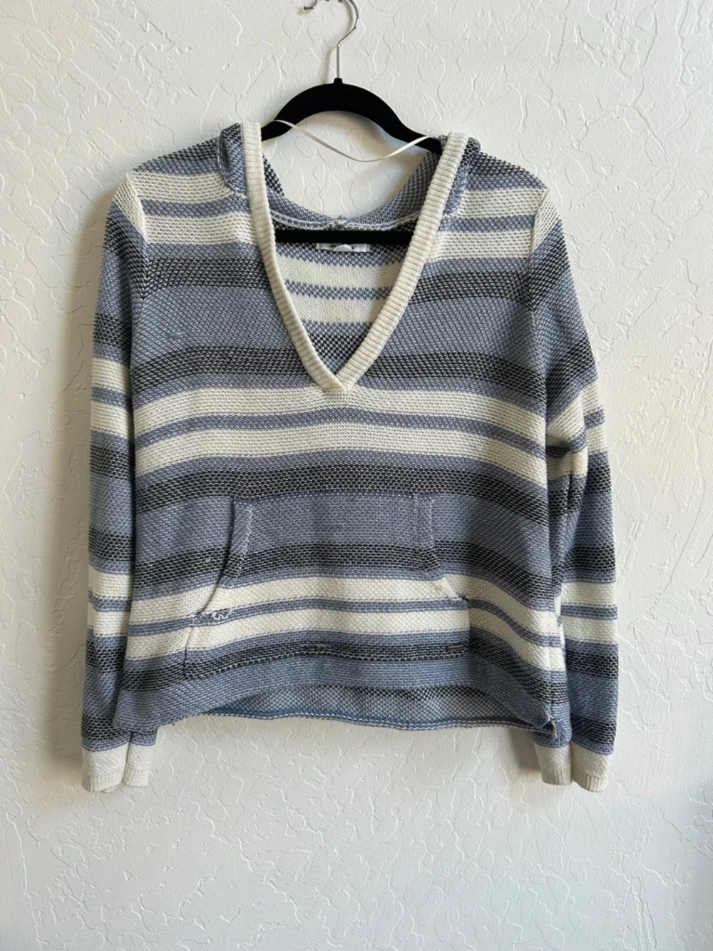 O'Neill Striped V-Neck Beach Hoodie Sweater in Light Blue, White, and Gray - Picture 4 of 9